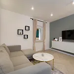 Lanea Apartman *