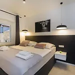 Lanea Apartman *